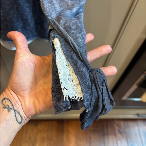 Beautiful Scandal Italy 2 layer top. One size - Picture 2 of 7